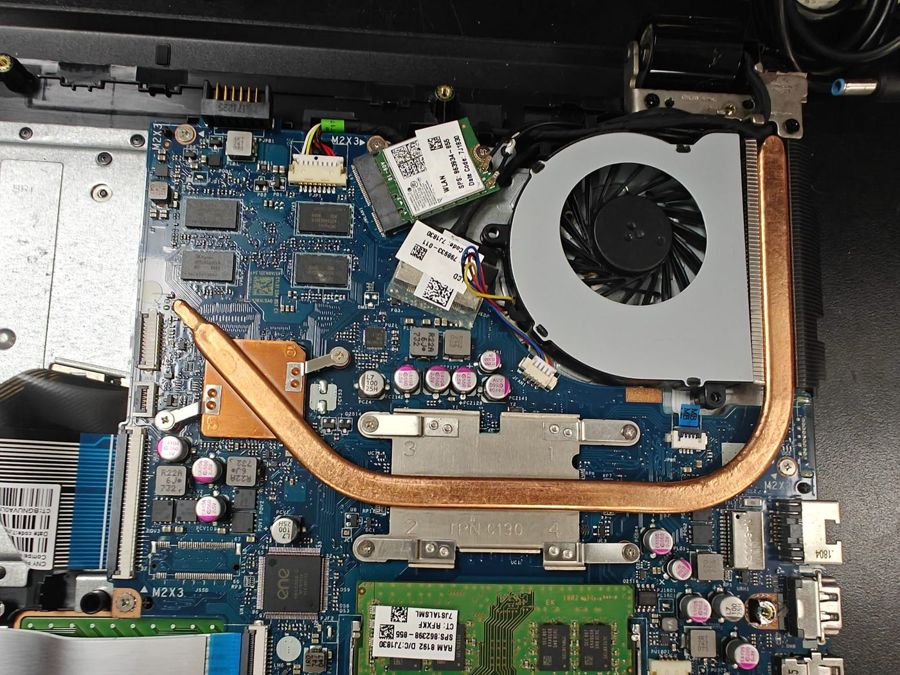 Laptop cooling system with the copper heatpipe and fan refitted